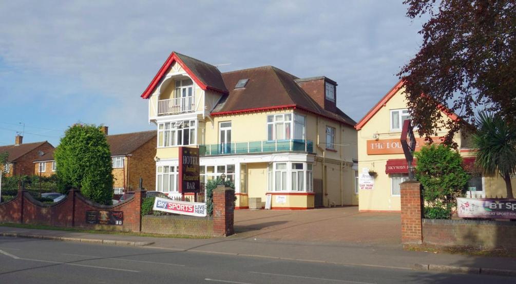 Skyways Hotel Slough Eksteriør billede